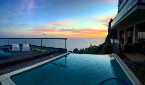 Spacious house with sea view in Caniço + private pool